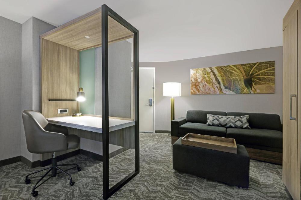 Suite with 2 Queen Beds and Trundle interior