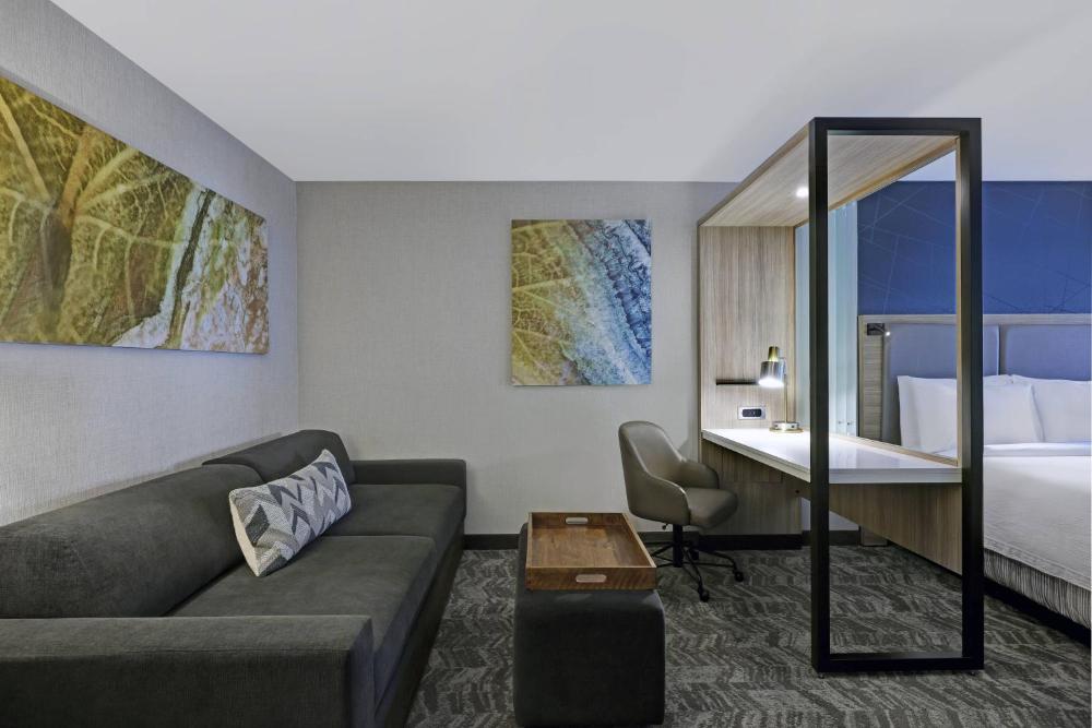 King Suite with Trundle Bed interior